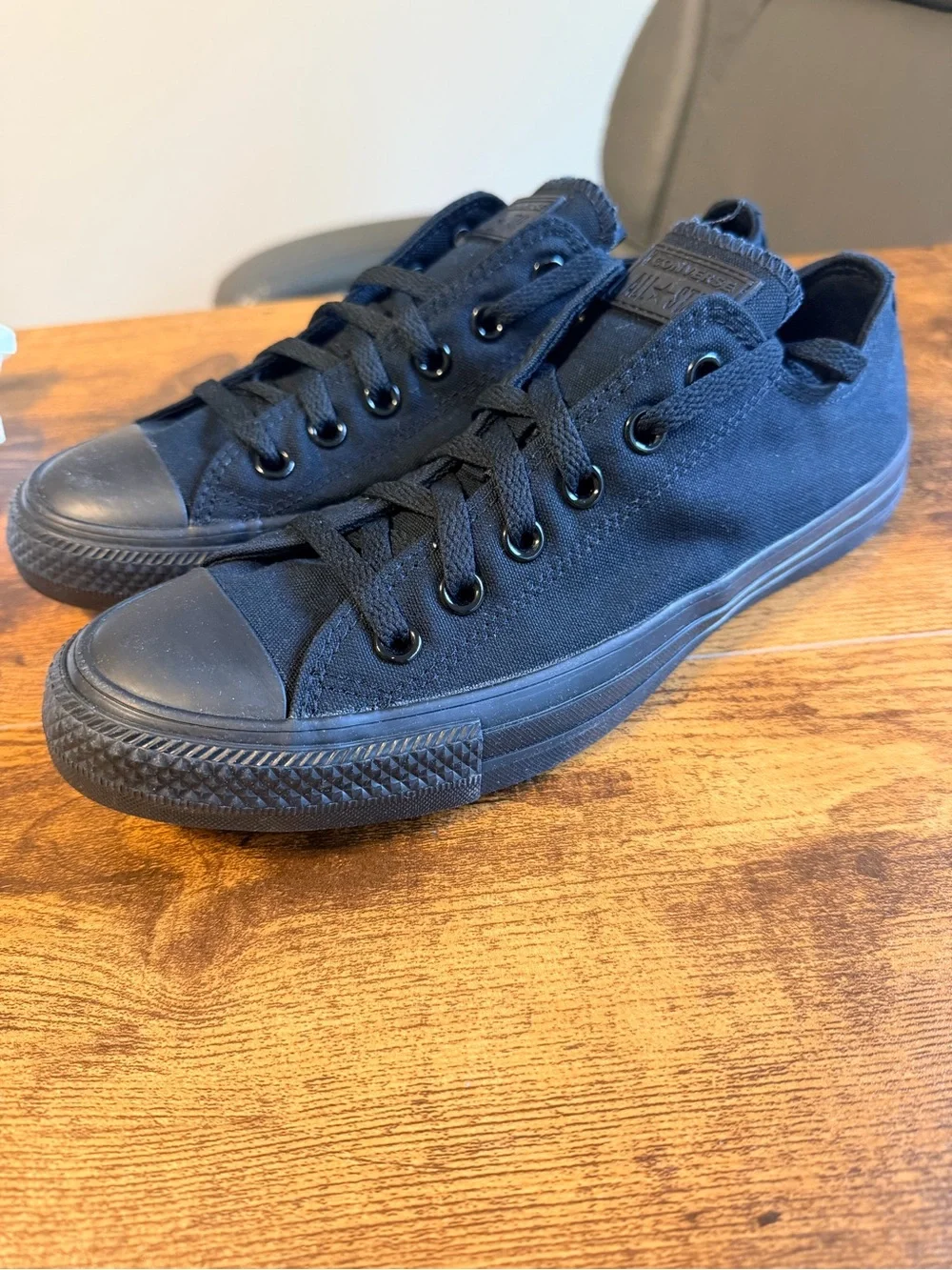 Converse Chuck Taylor All Star Low Top Sneakers 7M/9W